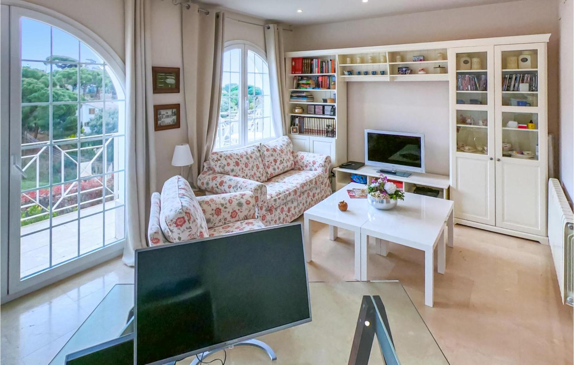 Nice Home In Cabrils With House A Mountain View Екстериор снимка